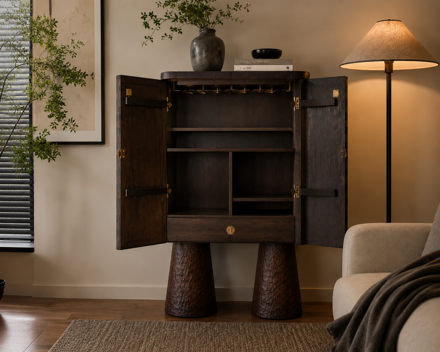 Louvra Cabinet